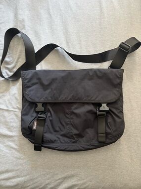 Bellroy Cinch Messenger (Black)